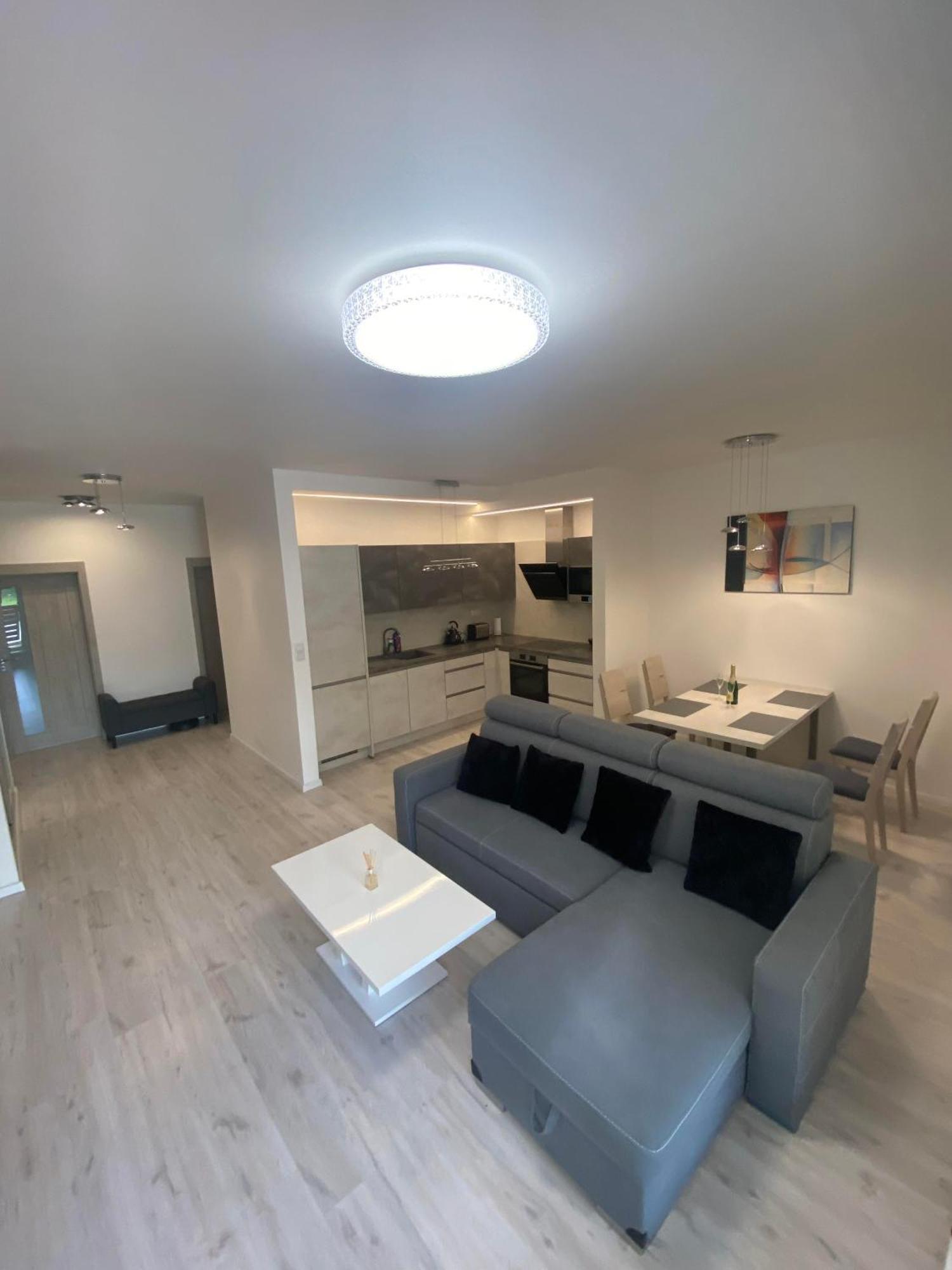 Apartman S Terasou Зволен Екстериор снимка